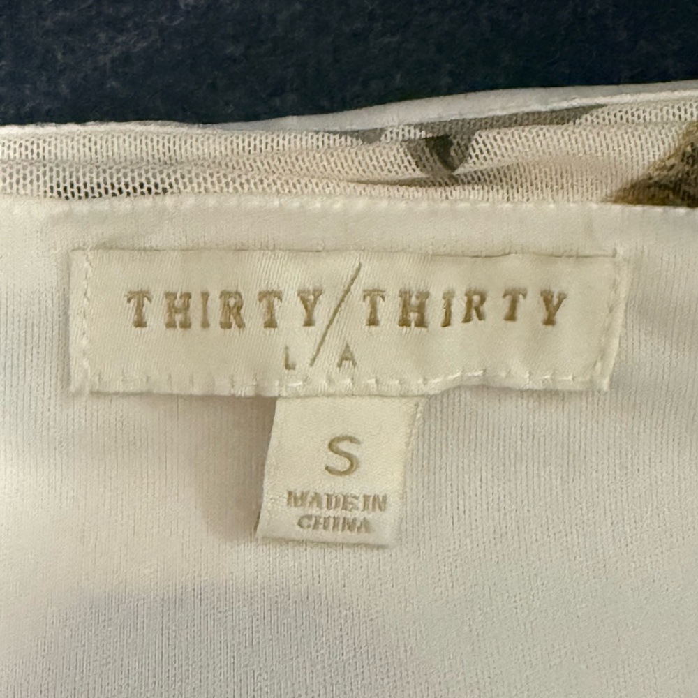 Elegant Floral Dress with Red Accents - Picture 3 of 6